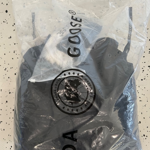 Canada Goose Wyndham Men’s Parka w/ Fur in Original Packaging - Picture 6 of 7